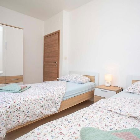 Apartmani Marica Plomin Eksteriør billede
