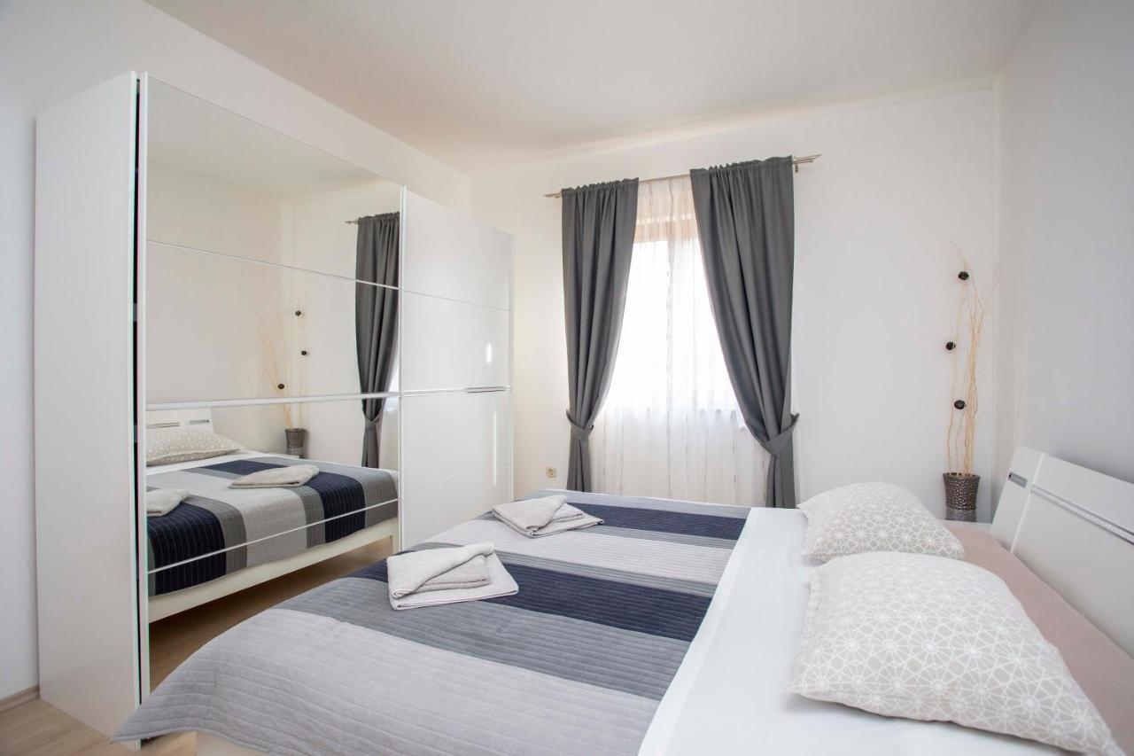 Apartmani Marica Plomin Eksteriør billede