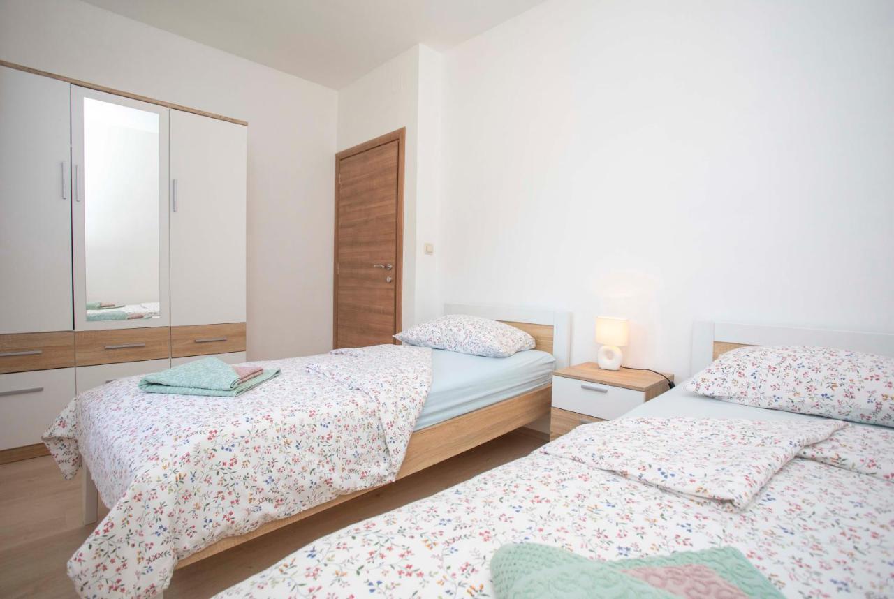 Apartmani Marica Plomin Eksteriør billede